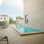 Villa 2 In 1