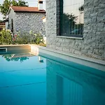 Villa 2 In 1 *