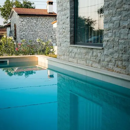 Villa 2 In 1 *
